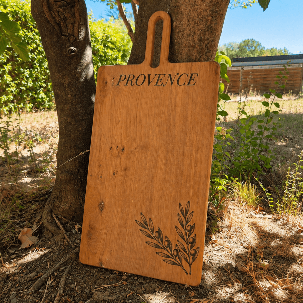 Planche la Garrigue — Planche Apéritive & Présentation en Chêne, gravure personnalisée au laser, 63 × 30 cm